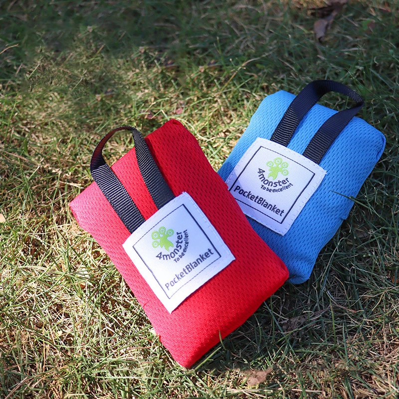 Mini Portable Lightweight Picnic Mat Pocket Blanket Waterproof Outdoor Travel Camping Beach Blanket Foldable Durable Blanket Mat